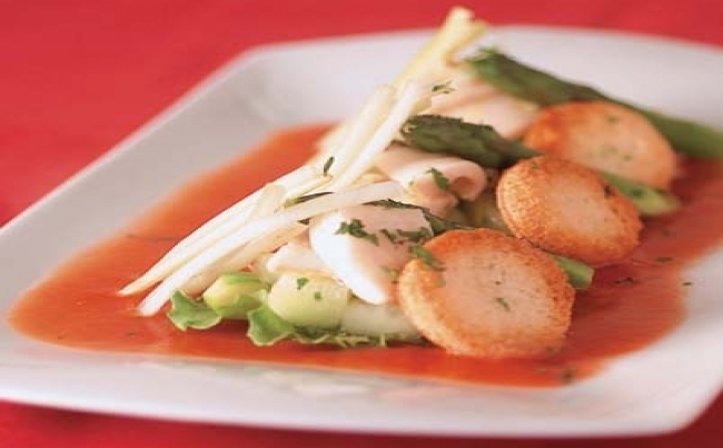 Crema fría de tomate con pescado